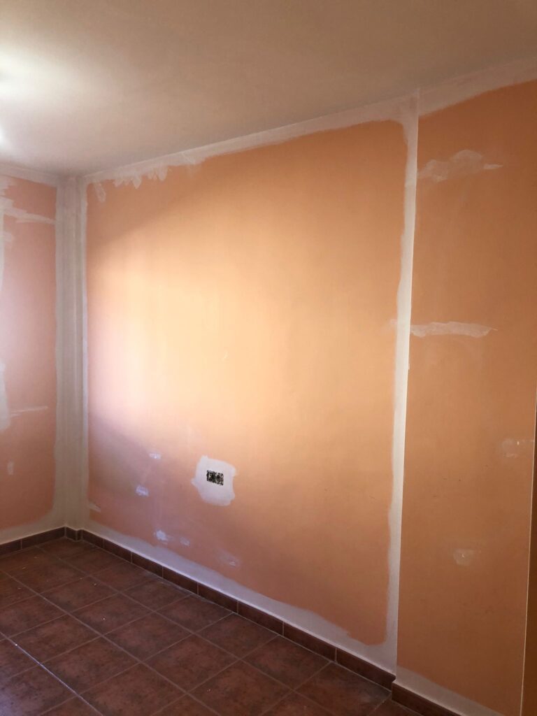 Antes de pintar la habitación